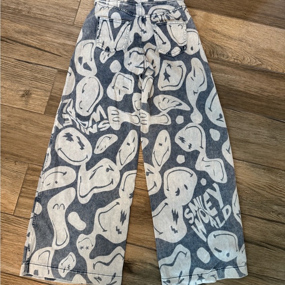 Smiley Face Wide-Leg Jeans - Picture 6 of 7